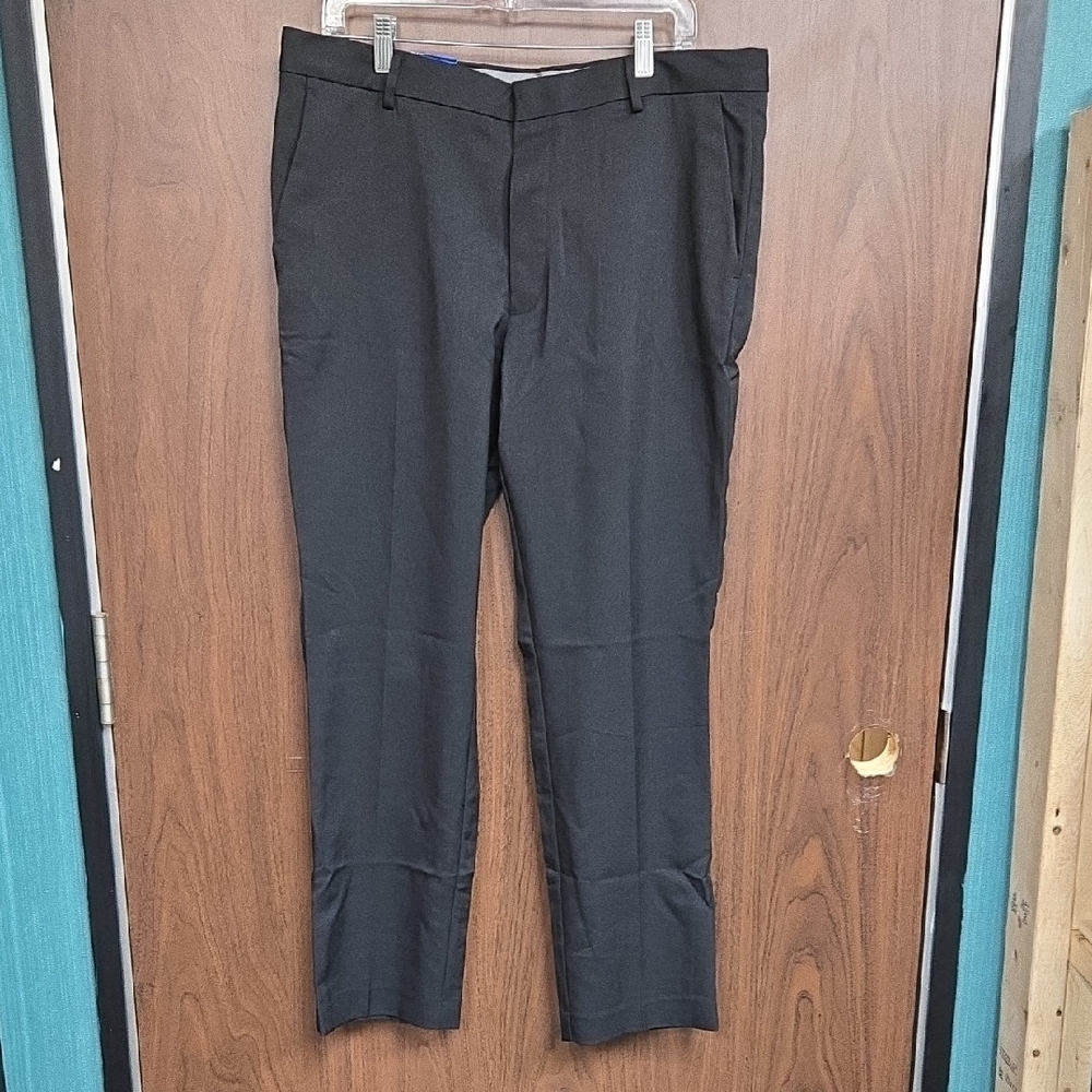 Van Heusen Size 36x30 Black Slim Fit Dress Pant